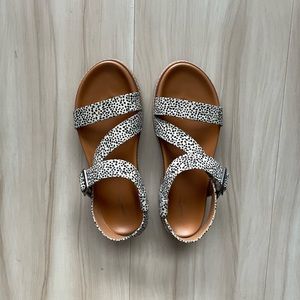 Universal Thread Target Annika Sandals Print Size 8